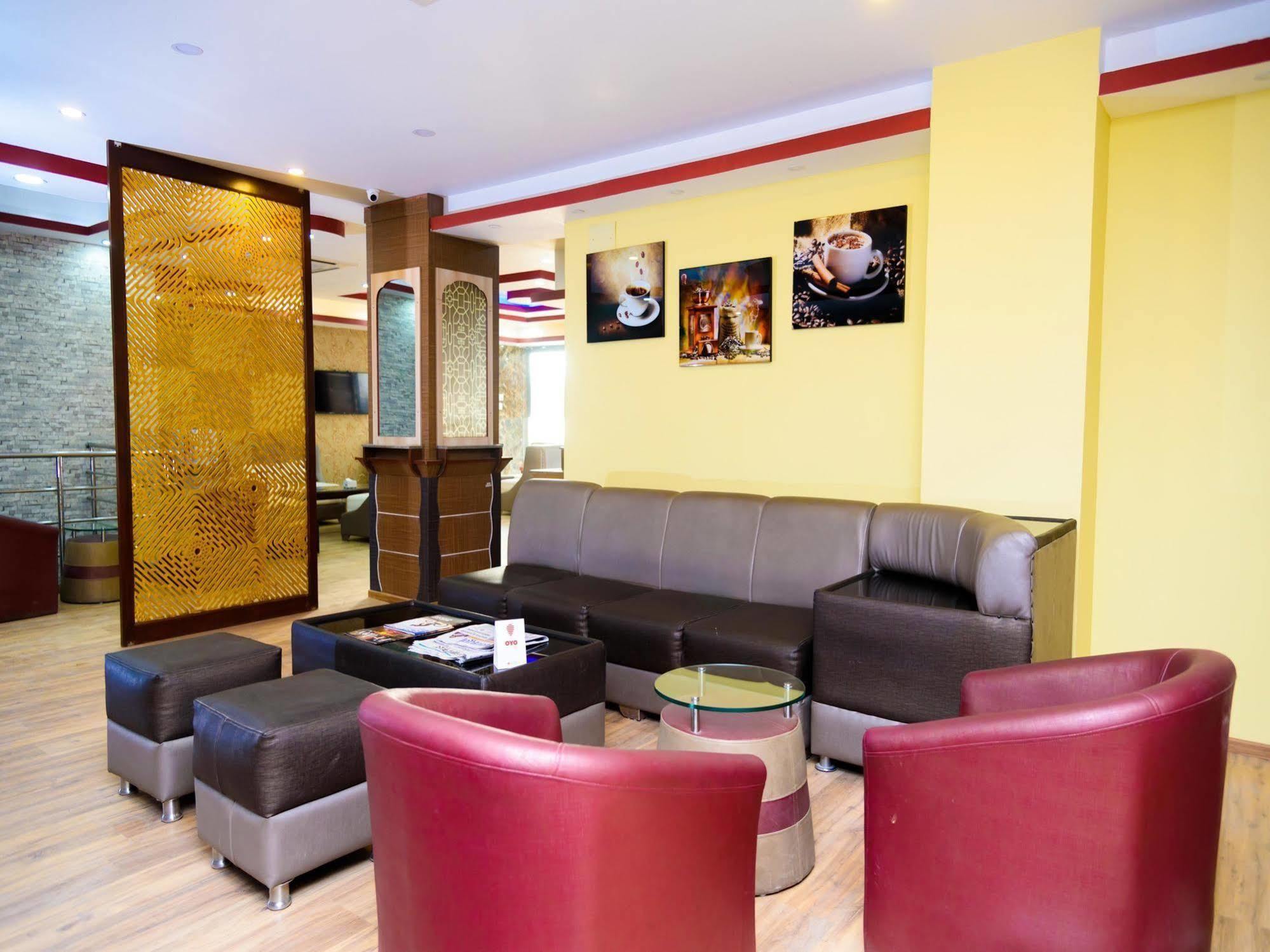 Oyo 105 Hotel Travel Inn 카트만두 외부 사진