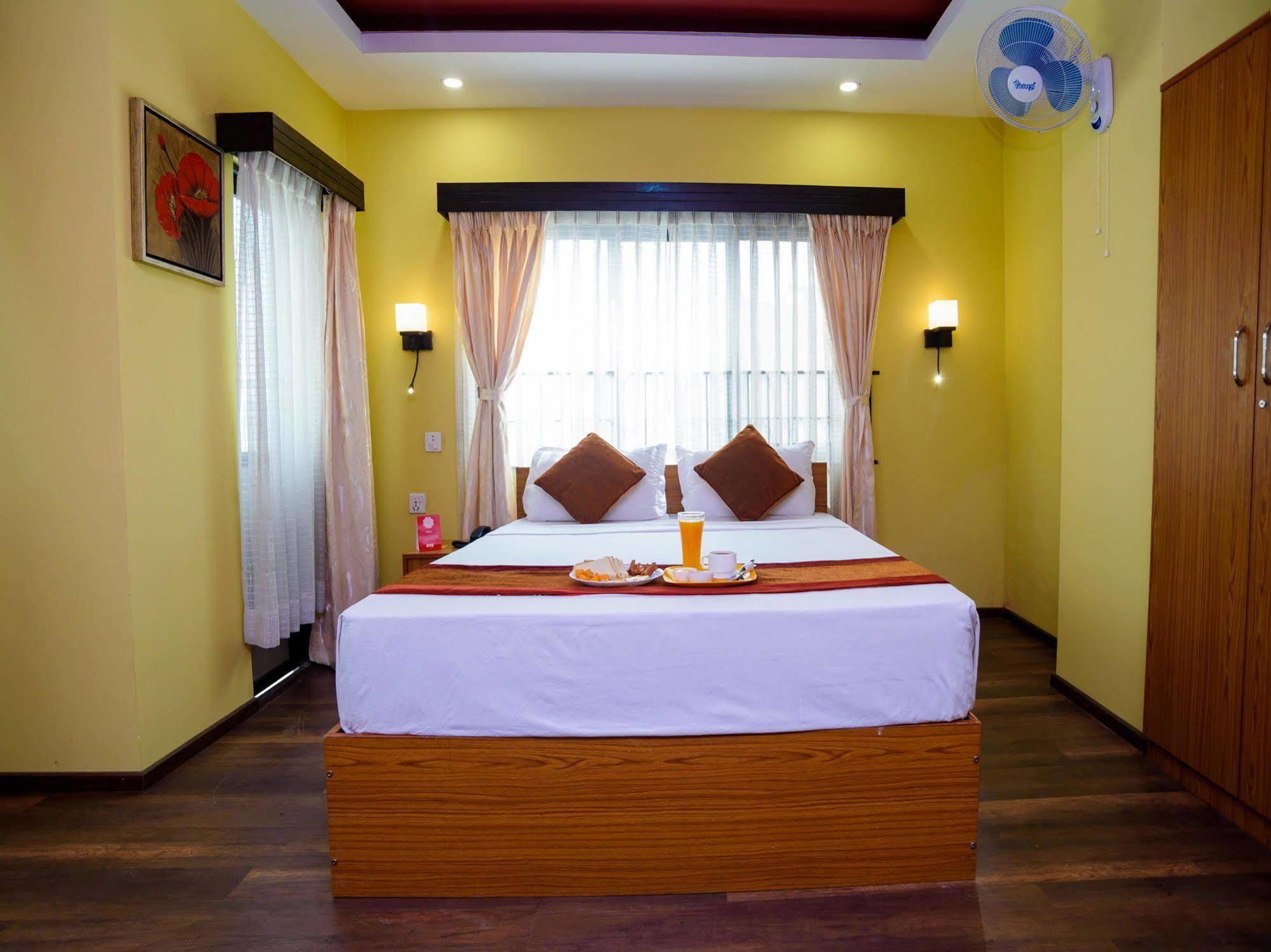 Oyo 105 Hotel Travel Inn 카트만두 외부 사진