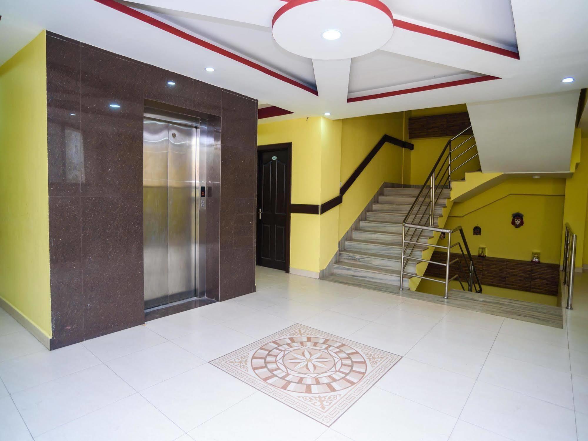 Oyo 105 Hotel Travel Inn 카트만두 외부 사진